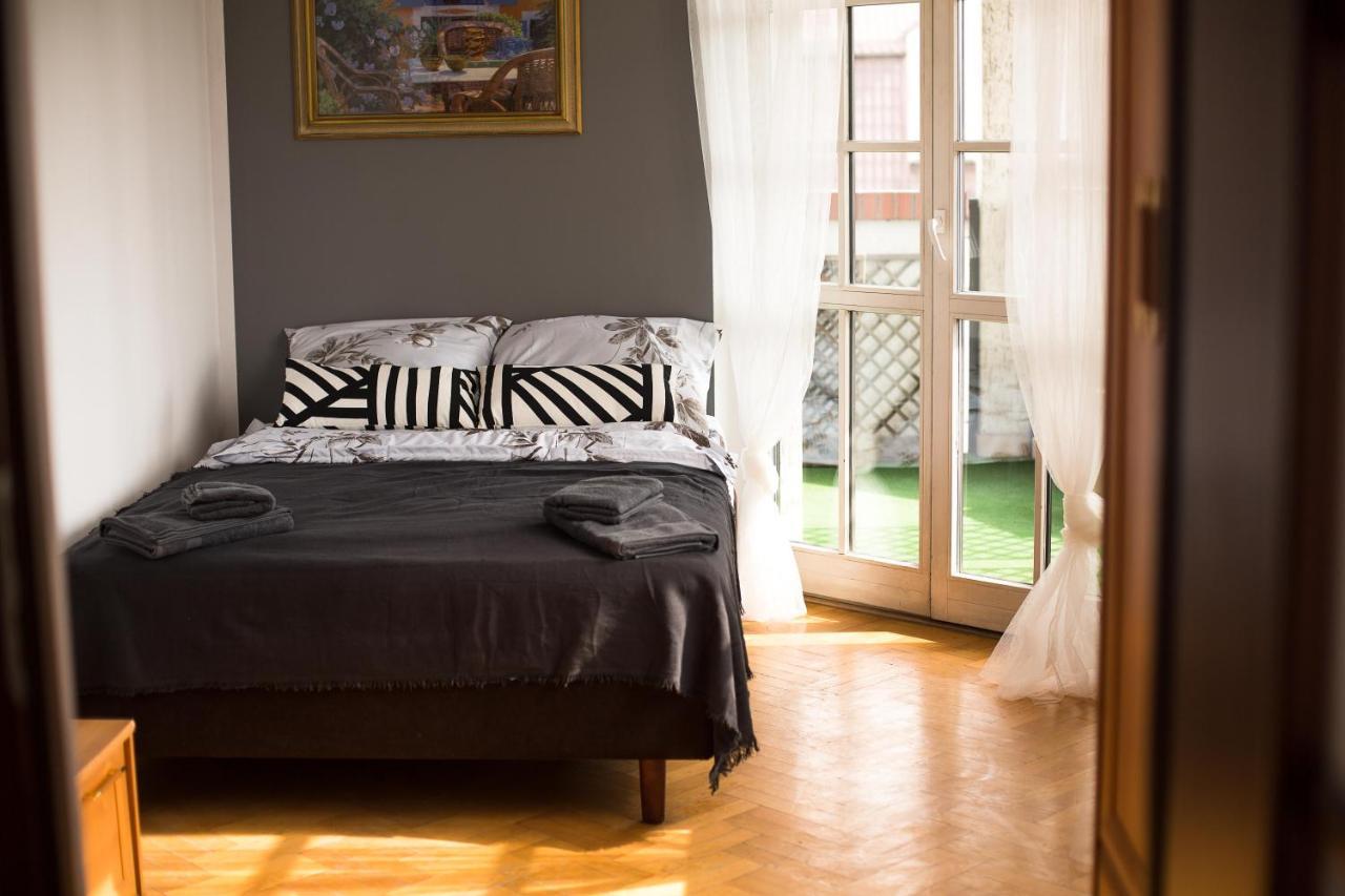 V Hostel Varsovie Extérieur photo