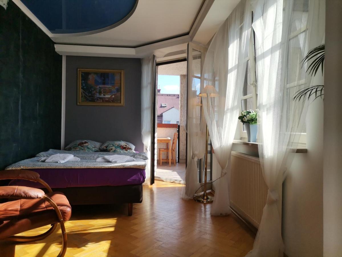 V Hostel Varsovie Extérieur photo